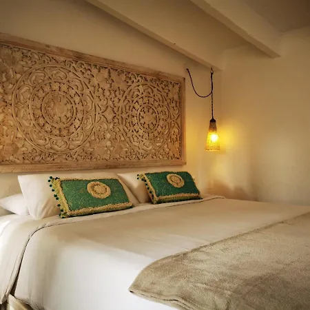 Roca Verde, Boutique